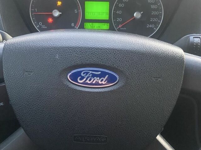 Серый Форд Фокус, объемом двигателя 1.6 л и пробегом 221 тыс. км за 4500 $, фото 6 на Automoto.ua