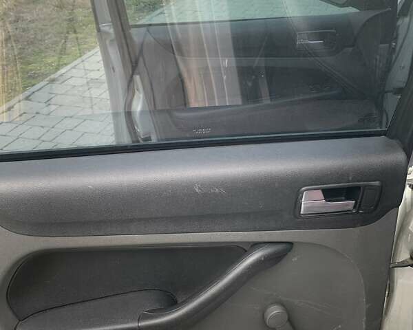 Серый Форд Фокус, объемом двигателя 1.6 л и пробегом 278 тыс. км за 3550 $, фото 11 на Automoto.ua