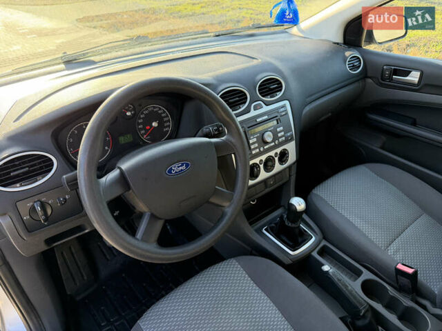 Серый Форд Фокус, объемом двигателя 1.6 л и пробегом 216 тыс. км за 4600 $, фото 16 на Automoto.ua