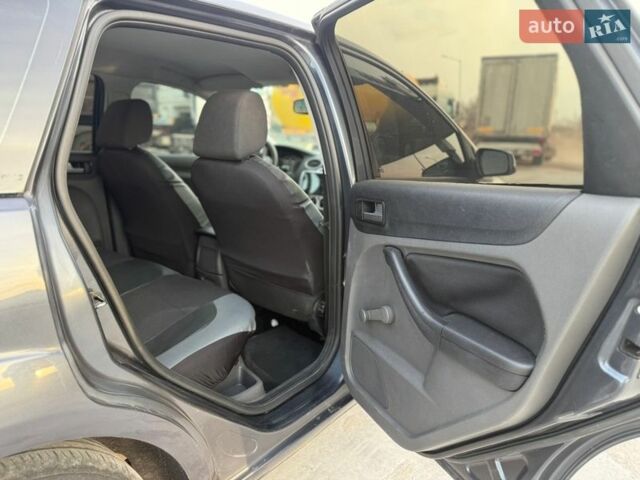 Сірий Форд Фокус, об'ємом двигуна 1.6 л та пробігом 221 тис. км за 4600 $, фото 14 на Automoto.ua