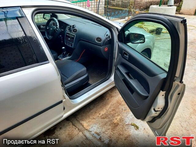 Серый Форд Фокус, объемом двигателя 1.8 л и пробегом 295 тыс. км за 4600 $, фото 7 на Automoto.ua