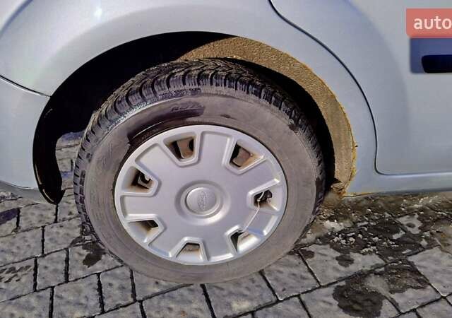 Сірий Форд Фокус, об'ємом двигуна 1.6 л та пробігом 247 тис. км за 4000 $, фото 5 на Automoto.ua