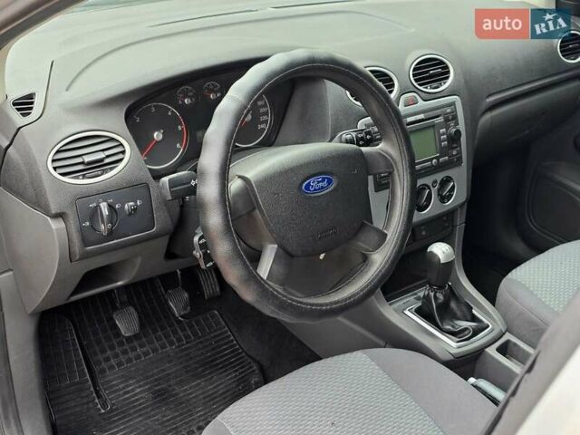 Серый Форд Фокус, объемом двигателя 1.56 л и пробегом 180 тыс. км за 3400 $, фото 14 на Automoto.ua