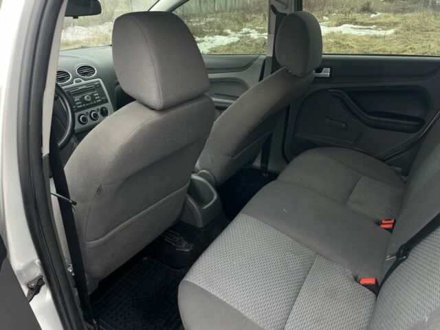 Сірий Форд Фокус, об'ємом двигуна 1.6 л та пробігом 195 тис. км за 3650 $, фото 9 на Automoto.ua