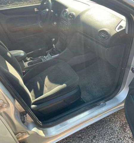 Серый Форд Фокус, объемом двигателя 2 л и пробегом 320 тыс. км за 4500 $, фото 4 на Automoto.ua