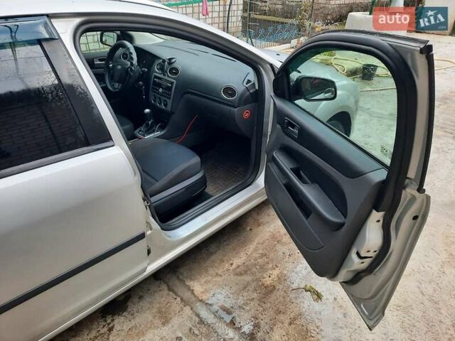 Серый Форд Фокус, объемом двигателя 1.75 л и пробегом 295 тыс. км за 4600 $, фото 12 на Automoto.ua