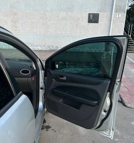 Сірий Форд Фокус, об'ємом двигуна 1.6 л та пробігом 241 тис. км за 4200 $, фото 9 на Automoto.ua