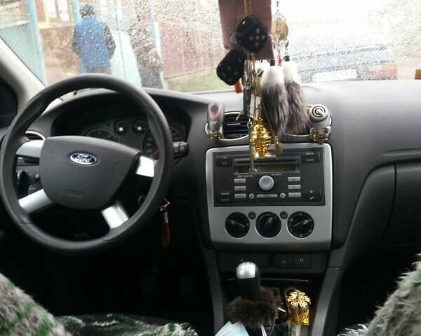 Сірий Форд Фокус, об'ємом двигуна 1.6 л та пробігом 228 тис. км за 6000 $, фото 4 на Automoto.ua