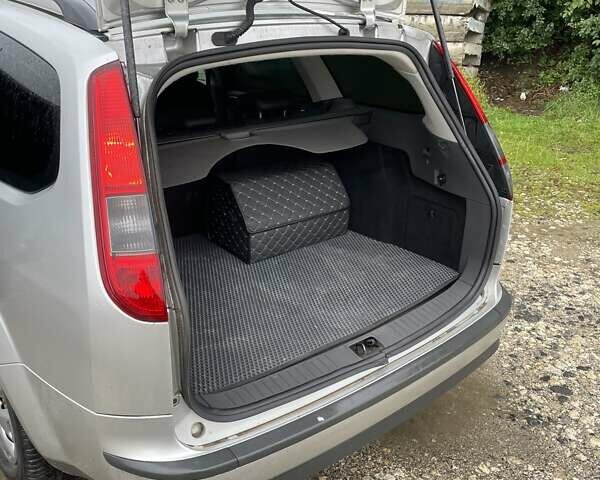 Серый Форд Фокус, объемом двигателя 1.6 л и пробегом 219 тыс. км за 4500 $, фото 5 на Automoto.ua