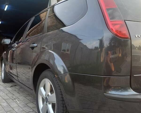 Серый Форд Фокус, объемом двигателя 1.6 л и пробегом 400 тыс. км за 6000 $, фото 5 на Automoto.ua