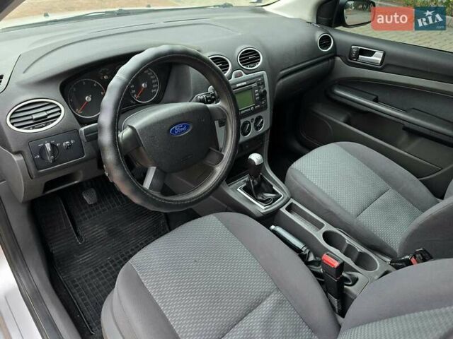 Серый Форд Фокус, объемом двигателя 1.56 л и пробегом 180 тыс. км за 3400 $, фото 15 на Automoto.ua