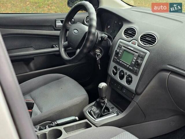 Серый Форд Фокус, объемом двигателя 1.56 л и пробегом 180 тыс. км за 3400 $, фото 28 на Automoto.ua