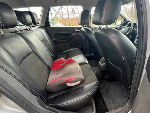 Серый Форд Фокус, объемом двигателя 1.6 л и пробегом 287 тыс. км за 4500 $, фото 17 на Automoto.ua