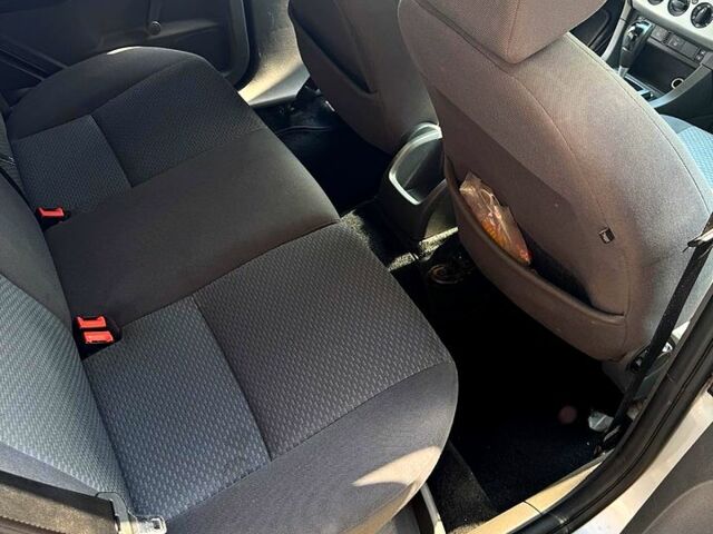 Сірий Форд Фокус, об'ємом двигуна 1.6 л та пробігом 275 тис. км за 4000 $, фото 2 на Automoto.ua