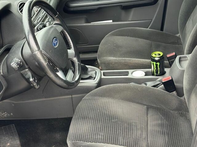 Серый Форд Фокус, объемом двигателя 1.6 л и пробегом 250 тыс. км за 1650 $, фото 7 на Automoto.ua