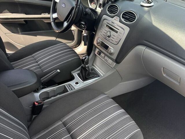 Сірий Форд Фокус, об'ємом двигуна 1.8 л та пробігом 240 тис. км за 5900 $, фото 8 на Automoto.ua