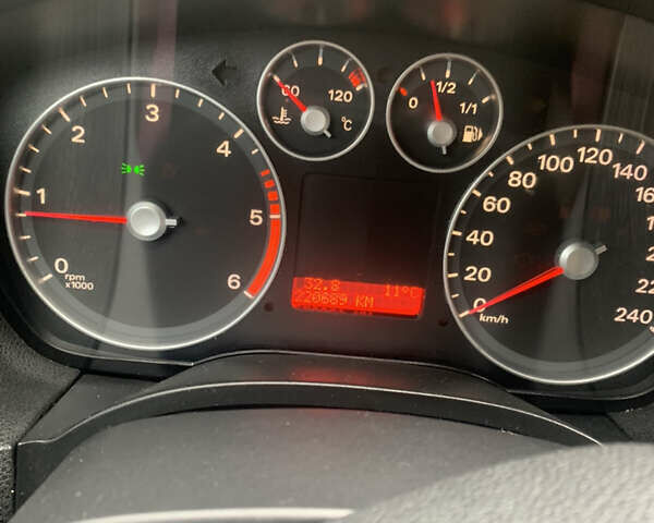 Сірий Форд Фокус, об'ємом двигуна 1.56 л та пробігом 220 тис. км за 4800 $, фото 10 на Automoto.ua