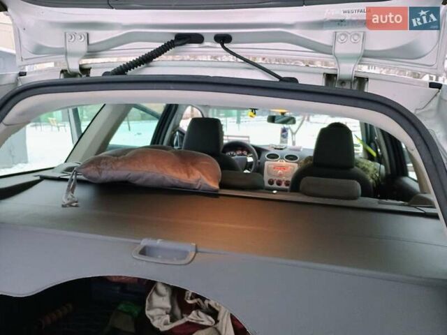 Серый Форд Фокус, объемом двигателя 1.6 л и пробегом 255 тыс. км за 4950 $, фото 6 на Automoto.ua