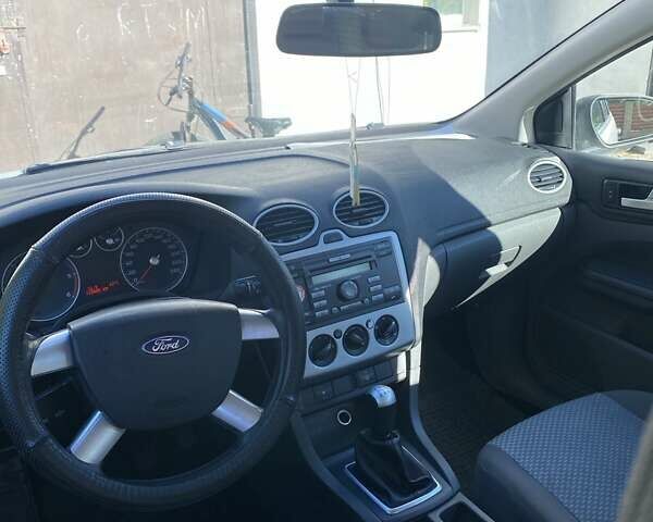 Серый Форд Фокус, объемом двигателя 1.6 л и пробегом 338 тыс. км за 4200 $, фото 7 на Automoto.ua