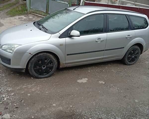 Серый Форд Фокус, объемом двигателя 1.56 л и пробегом 270 тыс. км за 3600 $, фото 1 на Automoto.ua