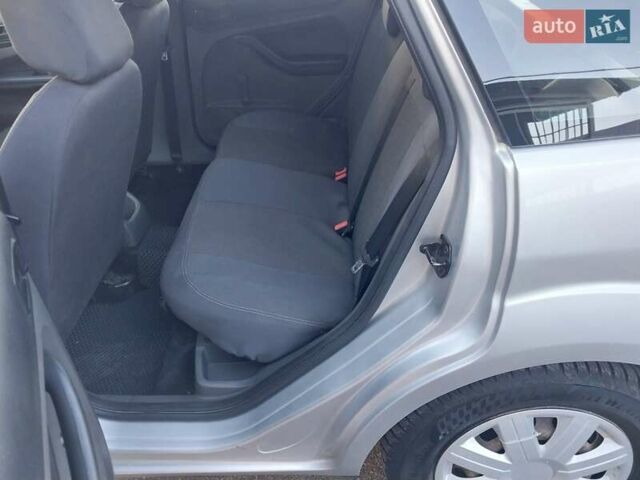 Серый Форд Фокус, объемом двигателя 1.6 л и пробегом 211 тыс. км за 3600 $, фото 13 на Automoto.ua