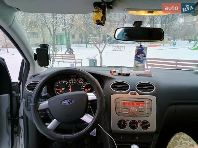 Сірий Форд Фокус, об'ємом двигуна 1.6 л та пробігом 255 тис. км за 4800 $, фото 6 на Automoto.ua