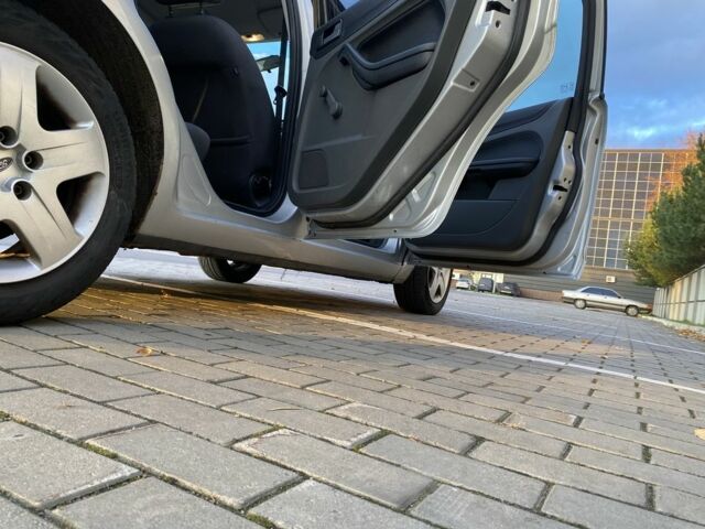 Серый Форд Фокус, объемом двигателя 1.6 л и пробегом 197 тыс. км за 4200 $, фото 14 на Automoto.ua