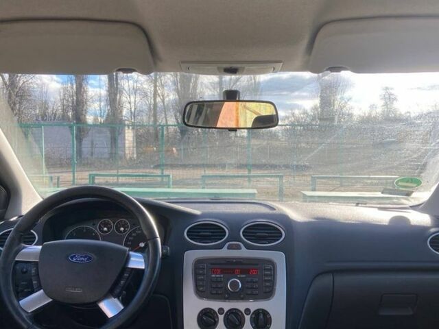 Серый Форд Фокус, объемом двигателя 1.6 л и пробегом 300 тыс. км за 2800 $, фото 4 на Automoto.ua