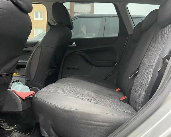 Сірий Форд Фокус, об'ємом двигуна 1.6 л та пробігом 79 тис. км за 5500 $, фото 6 на Automoto.ua