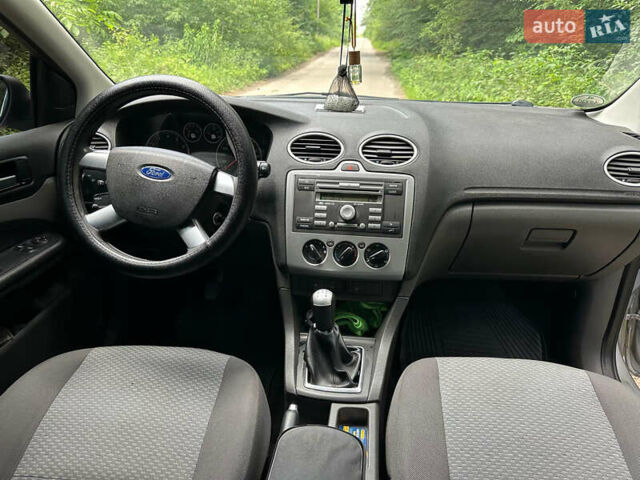 Серый Форд Фокус, объемом двигателя 1.39 л и пробегом 265 тыс. км за 4300 $, фото 17 на Automoto.ua