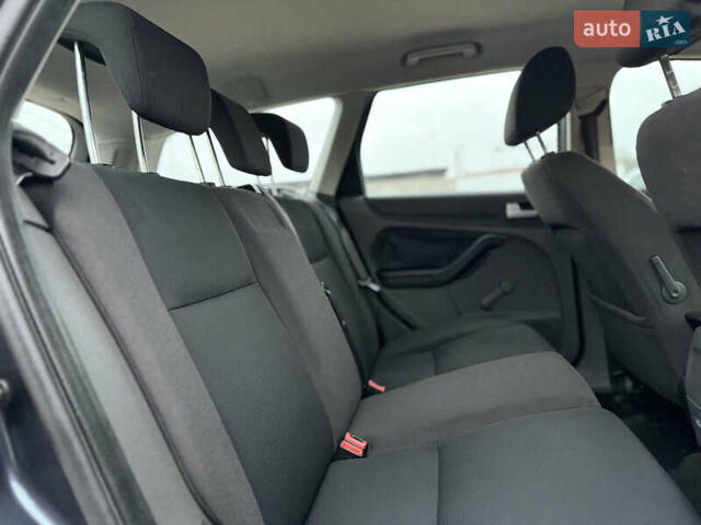 Сірий Форд Фокус, об'ємом двигуна 1.8 л та пробігом 200 тис. км за 4200 $, фото 67 на Automoto.ua