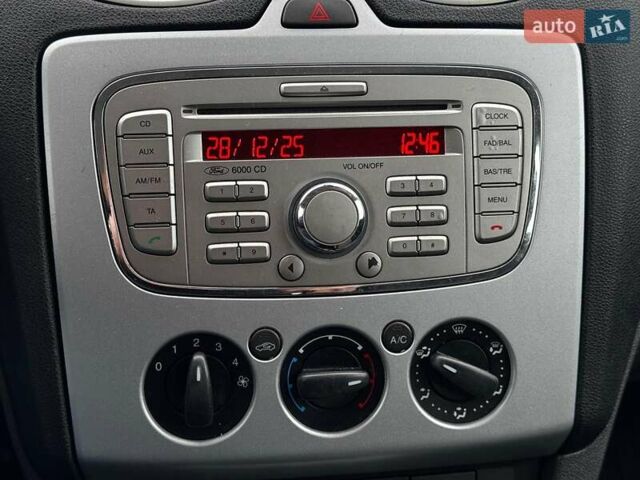 Сірий Форд Фокус, об'ємом двигуна 1.6 л та пробігом 260 тис. км за 4890 $, фото 12 на Automoto.ua