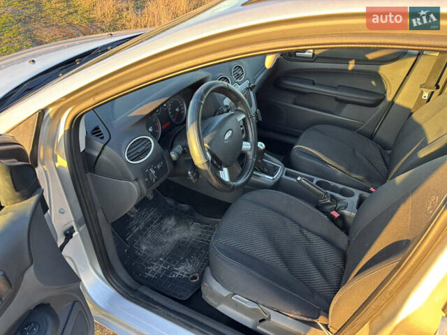 Серый Форд Фокус, объемом двигателя 1.6 л и пробегом 202 тыс. км за 4999 $, фото 7 на Automoto.ua