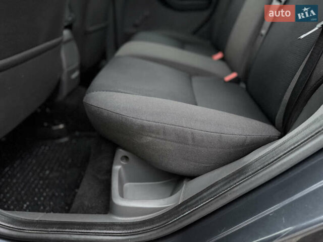 Сірий Форд Фокус, об'ємом двигуна 1.8 л та пробігом 200 тис. км за 4200 $, фото 69 на Automoto.ua