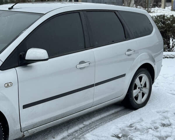 Серый Форд Фокус, объемом двигателя 1.6 л и пробегом 290 тыс. км за 3600 $, фото 2 на Automoto.ua