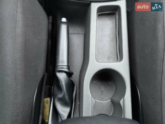 Серый Форд Фокус, объемом двигателя 1.8 л и пробегом 200 тыс. км за 4450 $, фото 52 на Automoto.ua