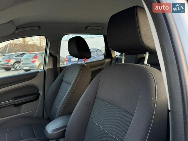 Сірий Форд Фокус, об'ємом двигуна 1.6 л та пробігом 240 тис. км за 5100 $, фото 19 на Automoto.ua
