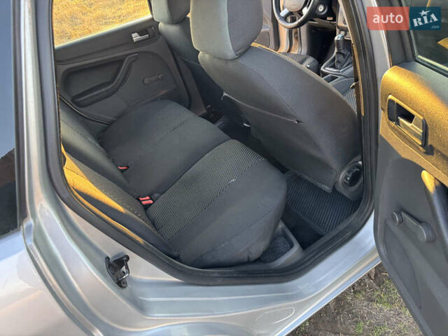 Серый Форд Фокус, объемом двигателя 1.6 л и пробегом 202 тыс. км за 4999 $, фото 12 на Automoto.ua