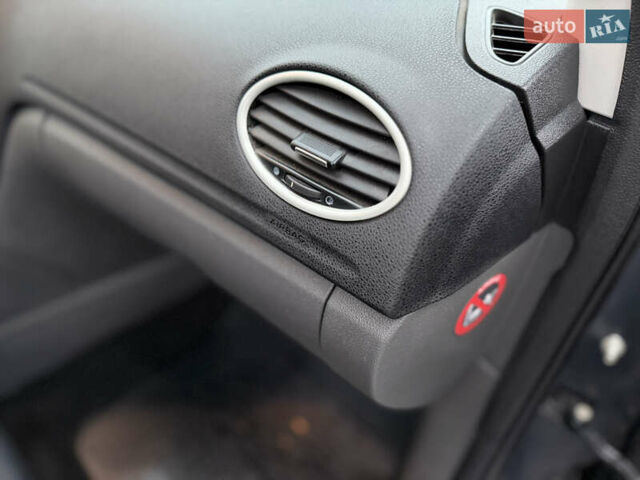 Сірий Форд Фокус, об'ємом двигуна 1.8 л та пробігом 200 тис. км за 4200 $, фото 62 на Automoto.ua