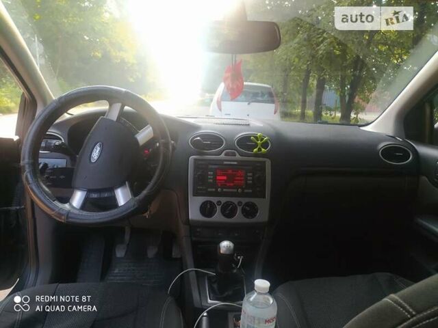 Серый Форд Фокус, объемом двигателя 1.6 л и пробегом 301 тыс. км за 3900 $, фото 3 на Automoto.ua