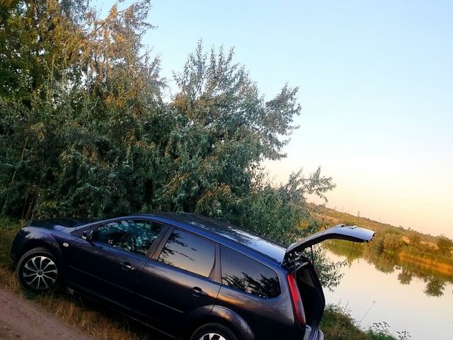 Серый Форд Фокус, объемом двигателя 1.6 л и пробегом 286 тыс. км за 3750 $, фото 6 на Automoto.ua