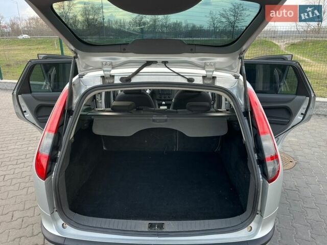 Сірий Форд Фокус, об'ємом двигуна 1.6 л та пробігом 255 тис. км за 3900 $, фото 13 на Automoto.ua