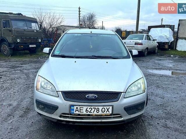 Серый Форд Фокус, объемом двигателя 1.6 л и пробегом 247 тыс. км за 5000 $, фото 6 на Automoto.ua