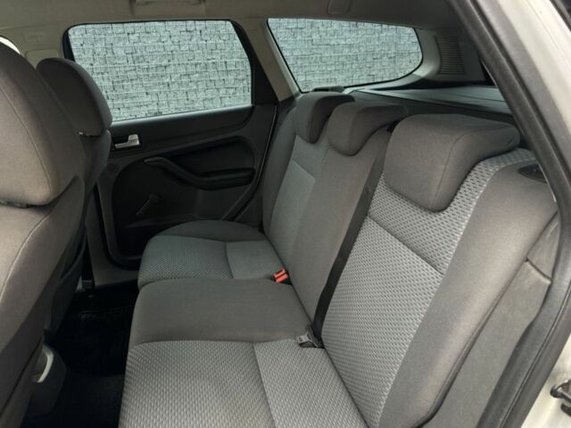 Форд Фокус 2007 в Луцке на Automoto.ua Серый Форд Фокус, объемом двигателя 1.6 л и пробегом 250 тыс. км за 3699 $, фото 12 на Automoto.ua