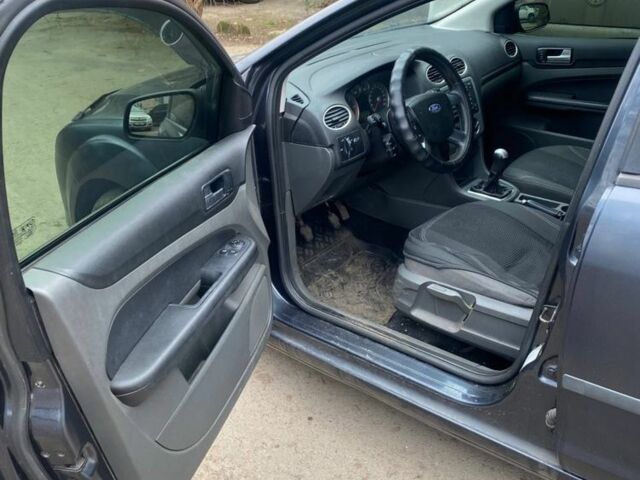 Серый Форд Фокус, объемом двигателя 1.6 л и пробегом 270 тыс. км за 3450 $, фото 9 на Automoto.ua