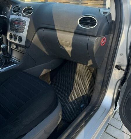 Серый Форд Фокус, объемом двигателя 1.6 л и пробегом 237 тыс. км за 4700 $, фото 12 на Automoto.ua