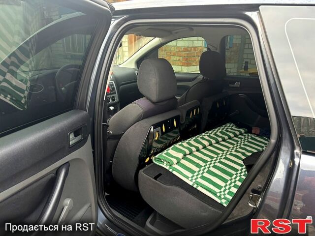 Сірий Форд Фокус, об'ємом двигуна 1.6 л та пробігом 215 тис. км за 5800 $, фото 5 на Automoto.ua