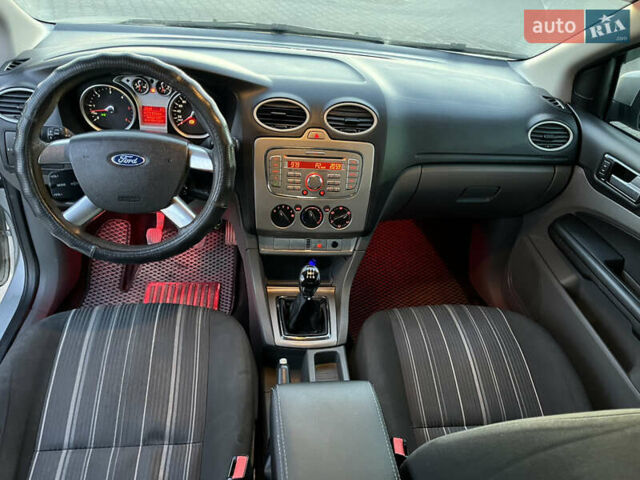 Серый Форд Фокус, объемом двигателя 1.6 л и пробегом 350 тыс. км за 4499 $, фото 9 на Automoto.ua