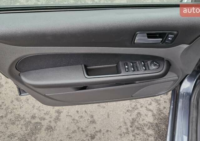 Серый Форд Фокус, объемом двигателя 1.6 л и пробегом 214 тыс. км за 5550 $, фото 22 на Automoto.ua