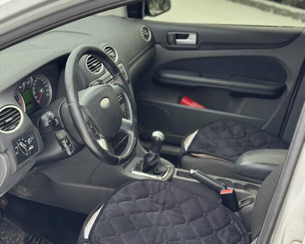 Серый Форд Фокус, объемом двигателя 1.6 л и пробегом 290 тыс. км за 3600 $, фото 8 на Automoto.ua